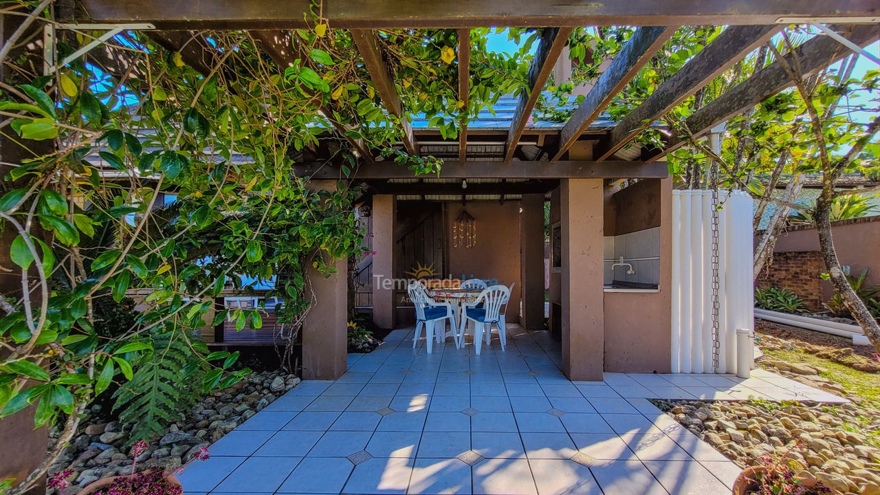 House for vacation rental in São Francisco do Sul (Itaguaçu)