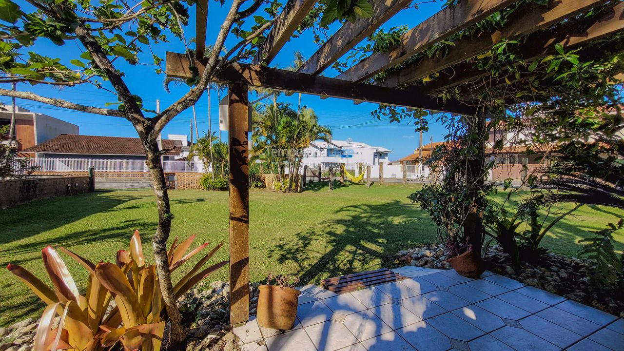 House for vacation rental in São Francisco do Sul (Itaguaçu)