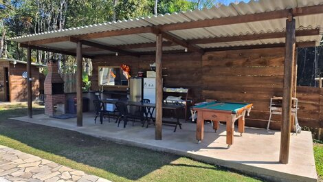 Chácara com piscina, lazer e natureza LT0061