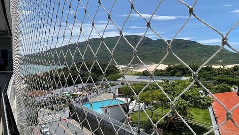 Apartamento em condomínio alto padrão em home club a 50m da praia
