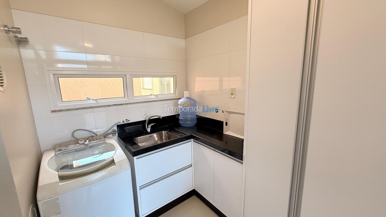 Apartamento para aluguel de temporada em Bombinhas (Canto Grande)