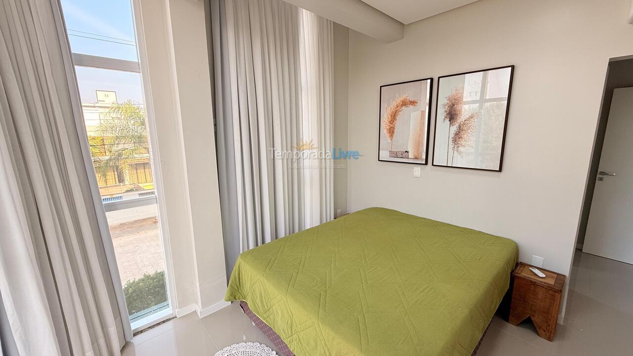 Apartamento para aluguel de temporada em Bombinhas (Canto Grande)