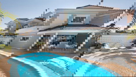 Casa com 4 suítes no coração de Jurerê Internacional