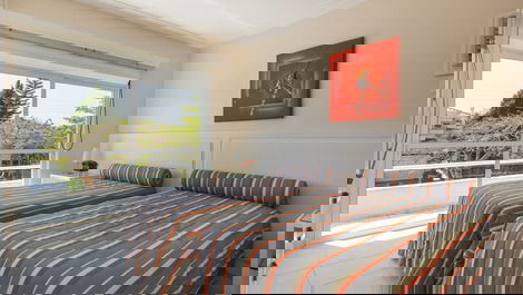 Casa com 4 suítes no coração de Jurerê Internacional