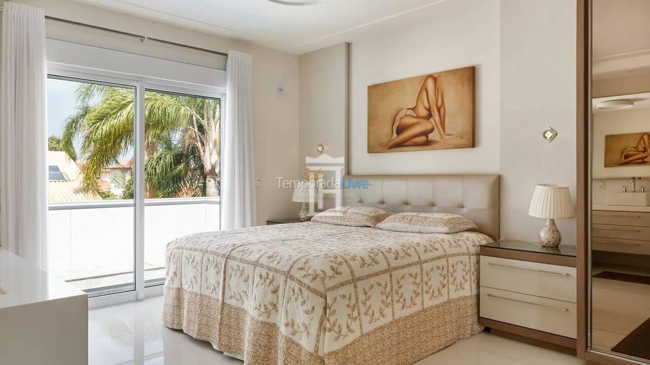Casa para aluguel de temporada em Florianopolis (Jurerê Internacional)