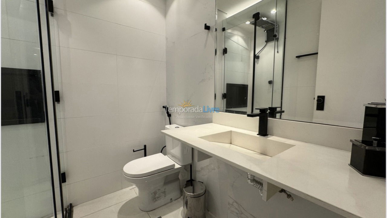 Apartamento para aluguel de temporada em Guarujá (Pitangueiras)