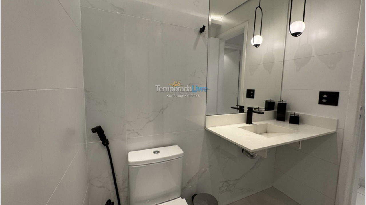 Apartamento para aluguel de temporada em Guarujá (Pitangueiras)