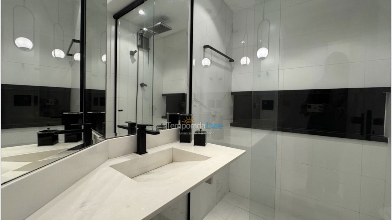 Apartamento para aluguel de temporada em Guarujá (Pitangueiras)