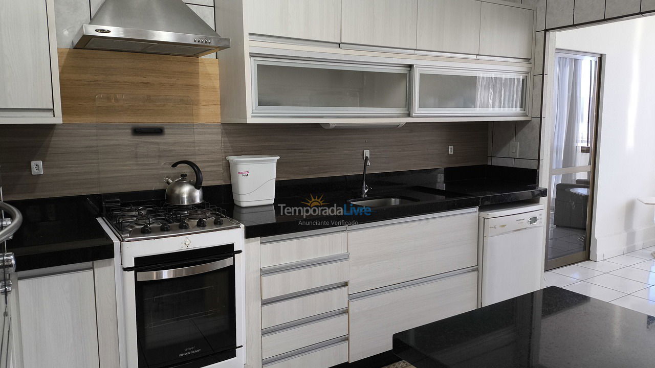 Casa para aluguel de temporada em Itapema (Meia Praia)