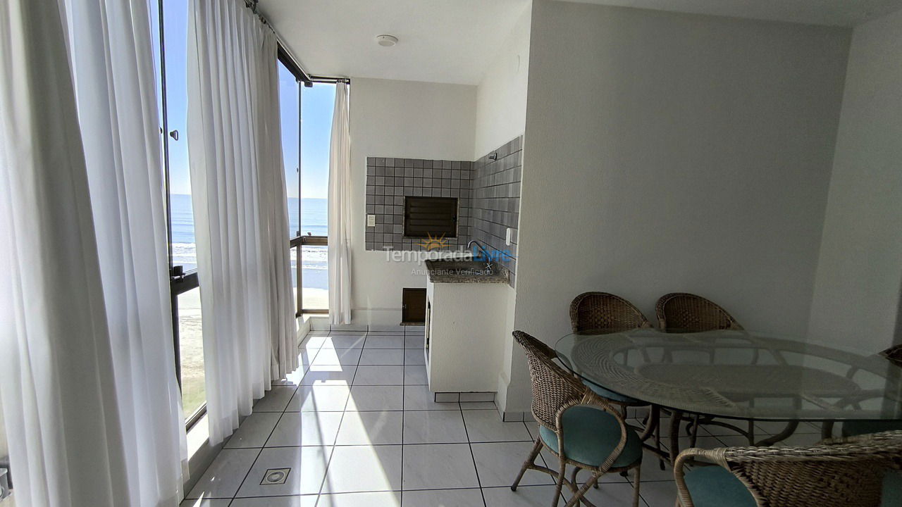 Casa para aluguel de temporada em Itapema (Meia Praia)