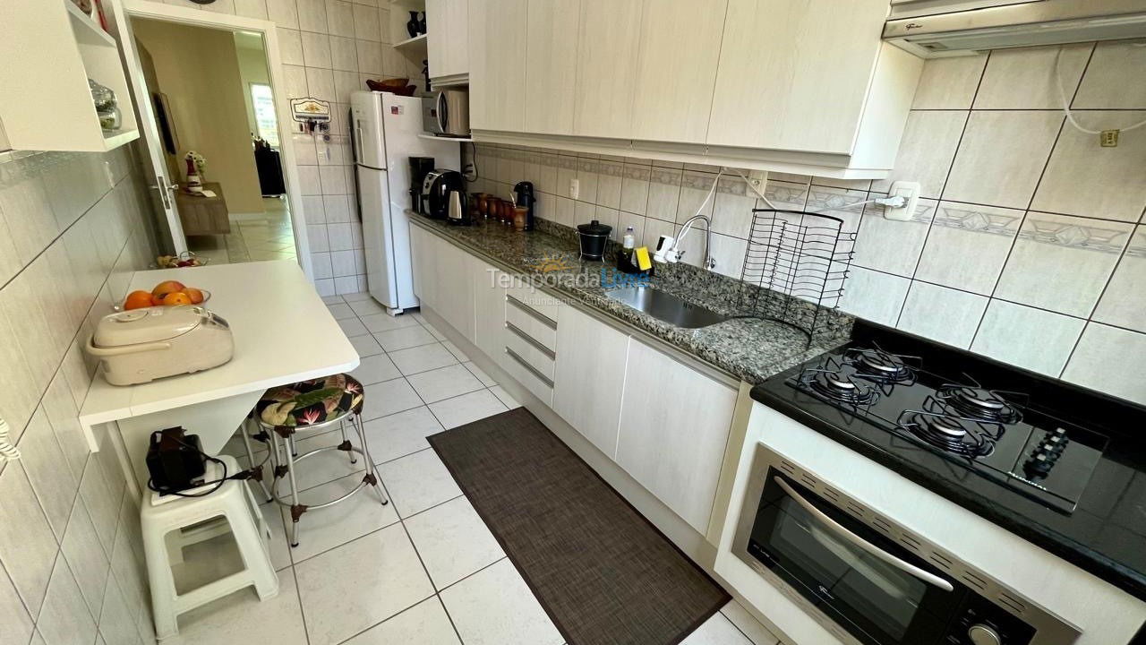 Apartamento para alquiler de vacaciones em Itapema (Meia Praia)