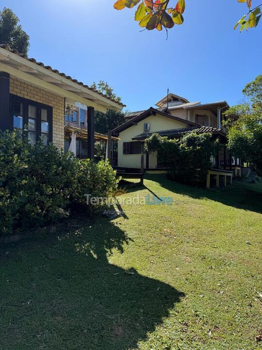 Casa para aluguel de temporada em Imbituba (Praia do Rosa)