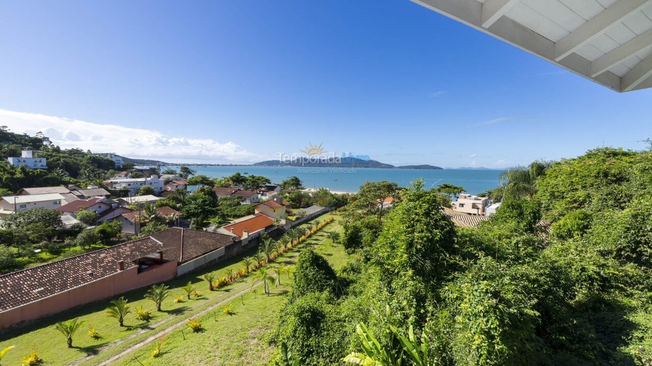 Casa para aluguel de temporada em Bombinhas (Praia de Zimbros)