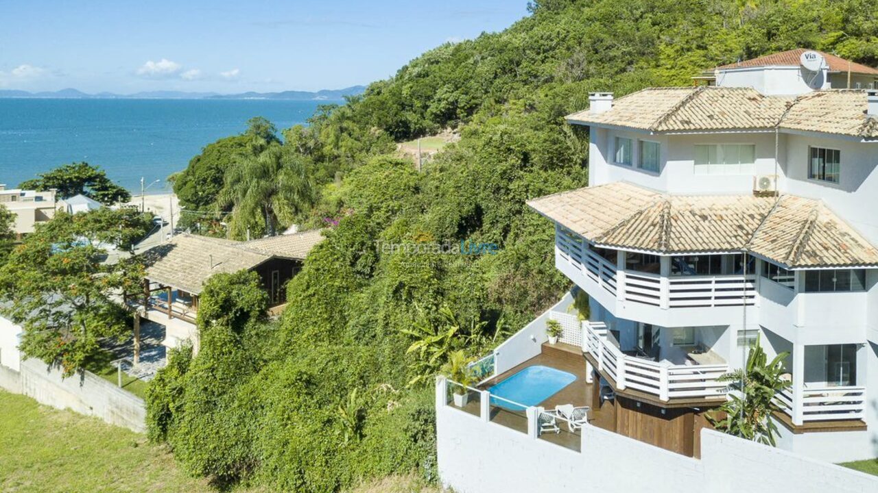 Casa para aluguel de temporada em Bombinhas (Praia de Zimbros)