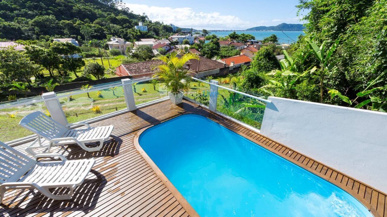 Casa para aluguel de temporada em Bombinhas (Praia de Zimbros)
