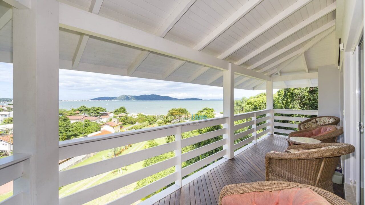 Casa para aluguel de temporada em Bombinhas (Praia de Zimbros)