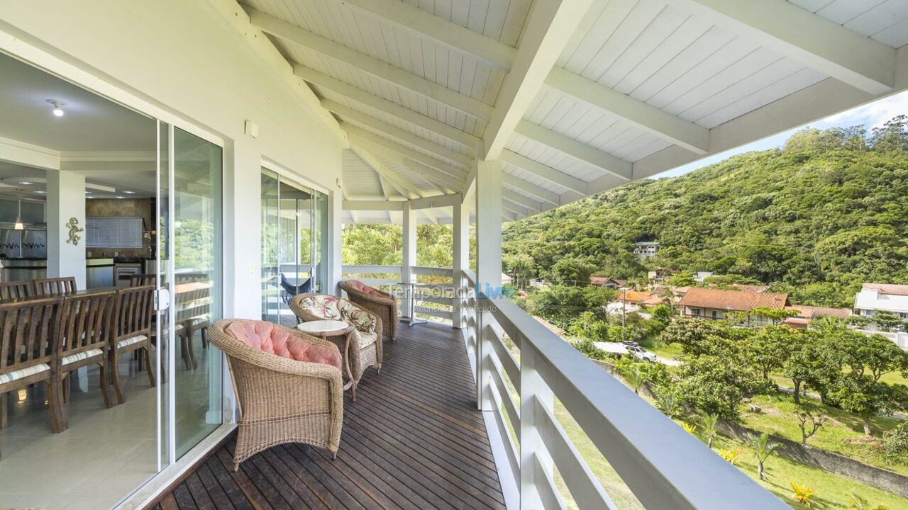 Casa para aluguel de temporada em Bombinhas (Praia de Zimbros)
