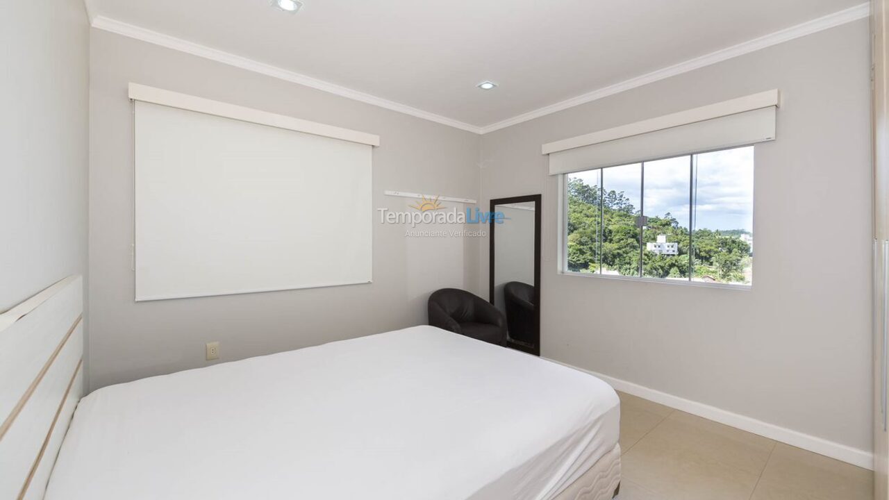 Casa para aluguel de temporada em Bombinhas (Praia de Zimbros)