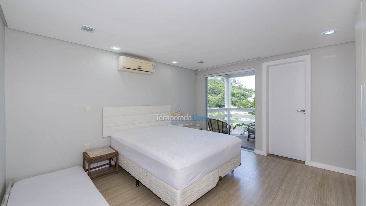 Casa para aluguel de temporada em Bombinhas (Praia de Zimbros)