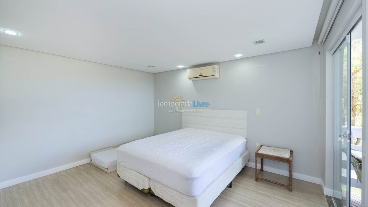 Casa para aluguel de temporada em Bombinhas (Praia de Zimbros)