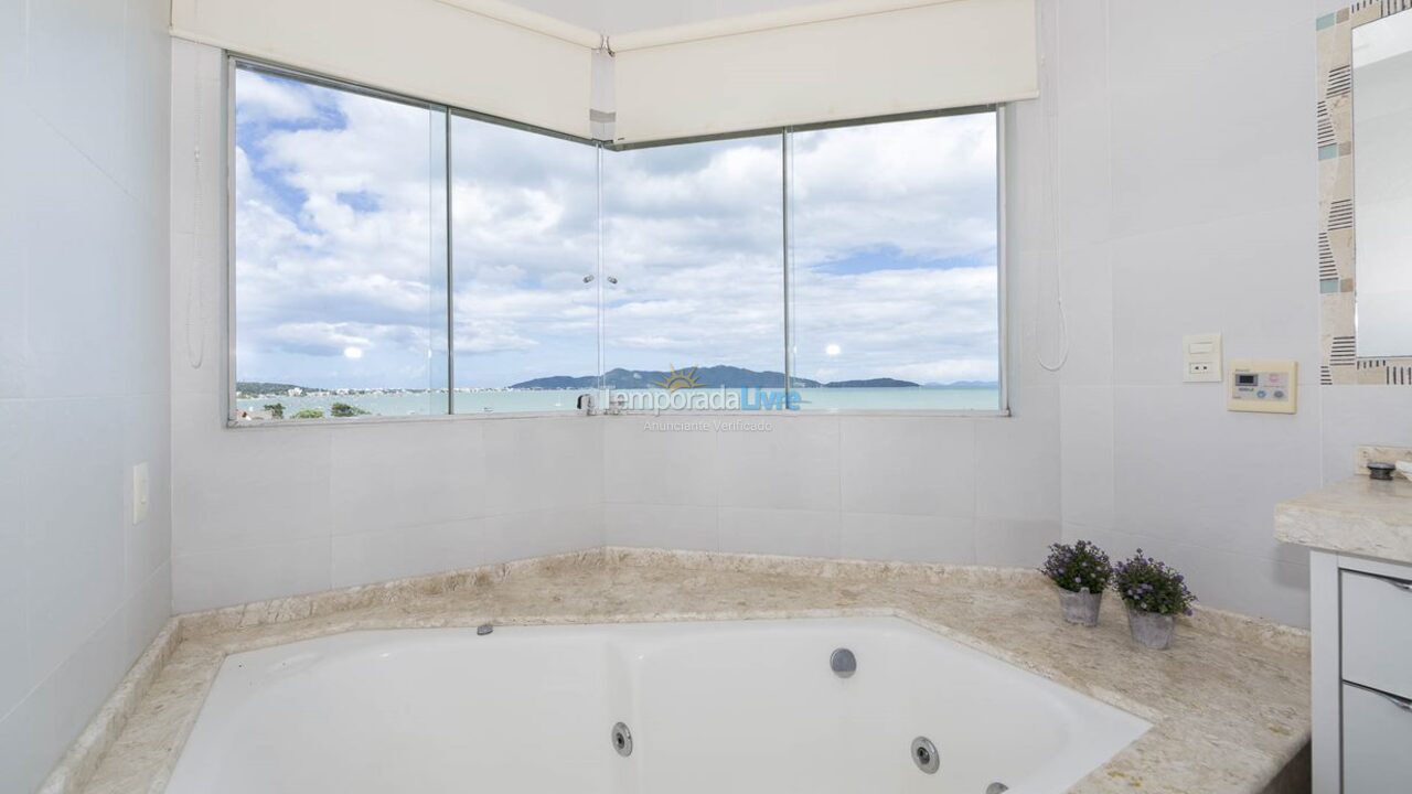 Casa para aluguel de temporada em Bombinhas (Praia de Zimbros)