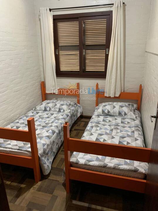 Casa para aluguel de temporada em Bombinhas (Praia de Bombinhas)