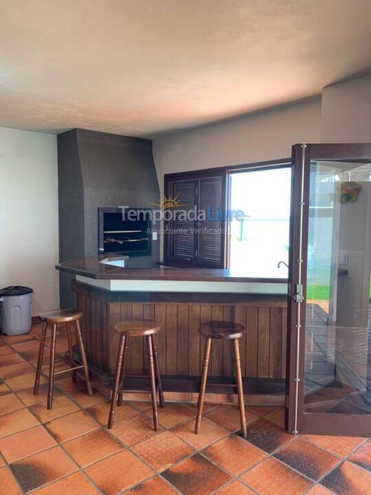 Casa para aluguel de temporada em Bombinhas (Praia de Bombinhas)