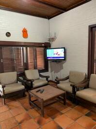 Casa pé na areia no Centro de Bombinhas
