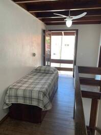 Casa pé na areia no Centro de Bombinhas