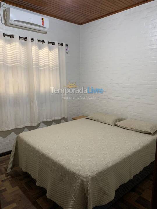 Casa para aluguel de temporada em Bombinhas (Praia de Bombinhas)