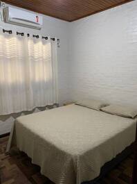 Casa pé na areia no Centro de Bombinhas