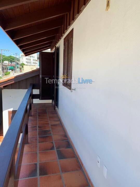 Casa para aluguel de temporada em Bombinhas (Praia de Bombinhas)