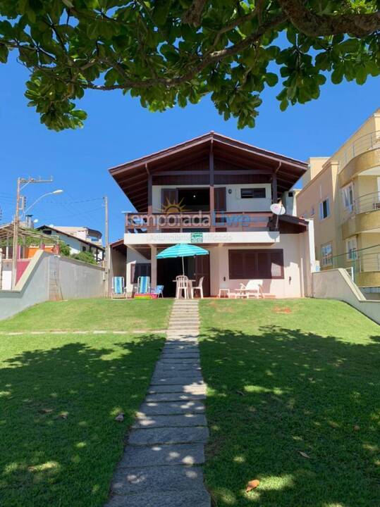 Casa para aluguel de temporada em Bombinhas (Praia de Bombinhas)