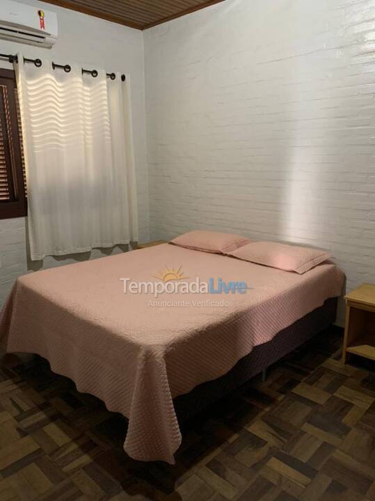 Casa para aluguel de temporada em Bombinhas (Praia de Bombinhas)