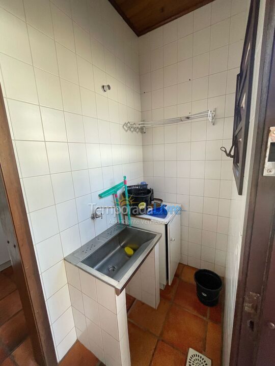 Casa para aluguel de temporada em Bombinhas (Praia de Bombinhas)