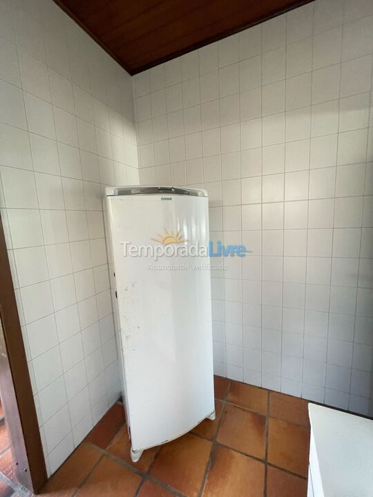 Casa para aluguel de temporada em Bombinhas (Praia de Bombinhas)