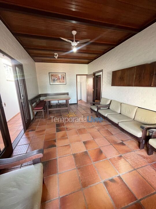 Casa para aluguel de temporada em Bombinhas (Praia de Bombinhas)