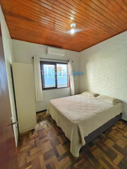 Casa para aluguel de temporada em Bombinhas (Praia de Bombinhas)