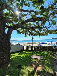 Casa pé na areia no Centro de Bombinhas