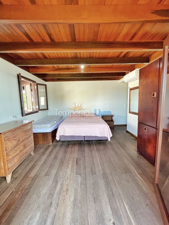 Casa para aluguel de temporada em Bombinhas (Praia de Bombinhas)