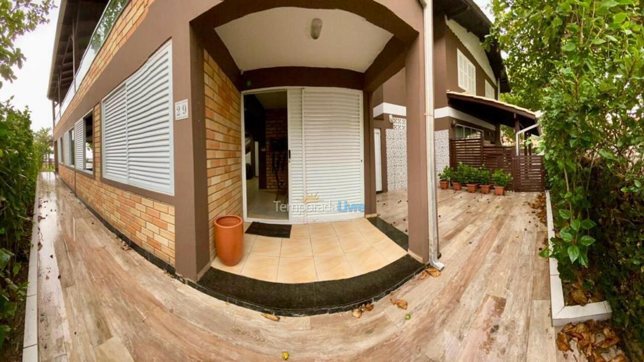 Casa para aluguel de temporada em Bombinhas (Praia de Bombas)
