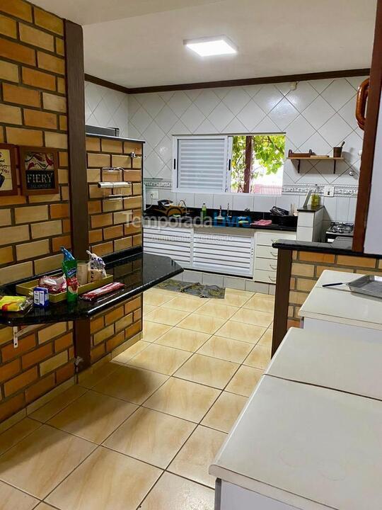 Casa para aluguel de temporada em Bombinhas (Praia de Bombas)