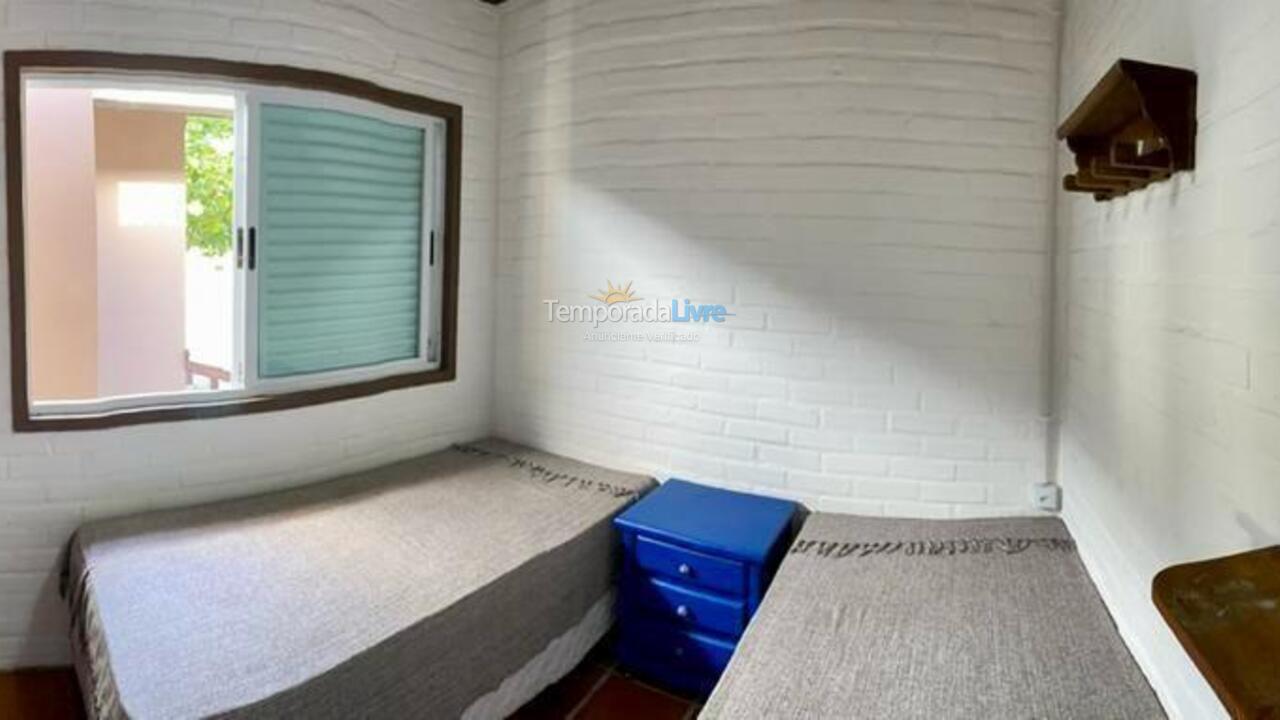 Casa para aluguel de temporada em Bombinhas (Praia de Bombas)