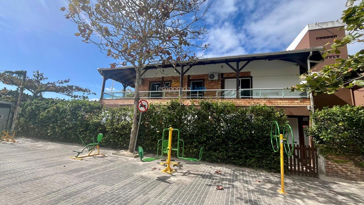 Casa para aluguel de temporada em Bombinhas (Praia de Bombas)
