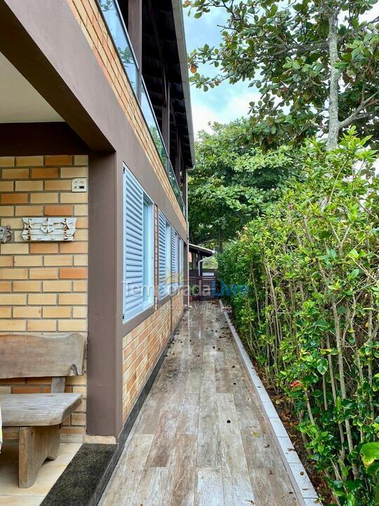 Casa para aluguel de temporada em Bombinhas (Praia de Bombas)