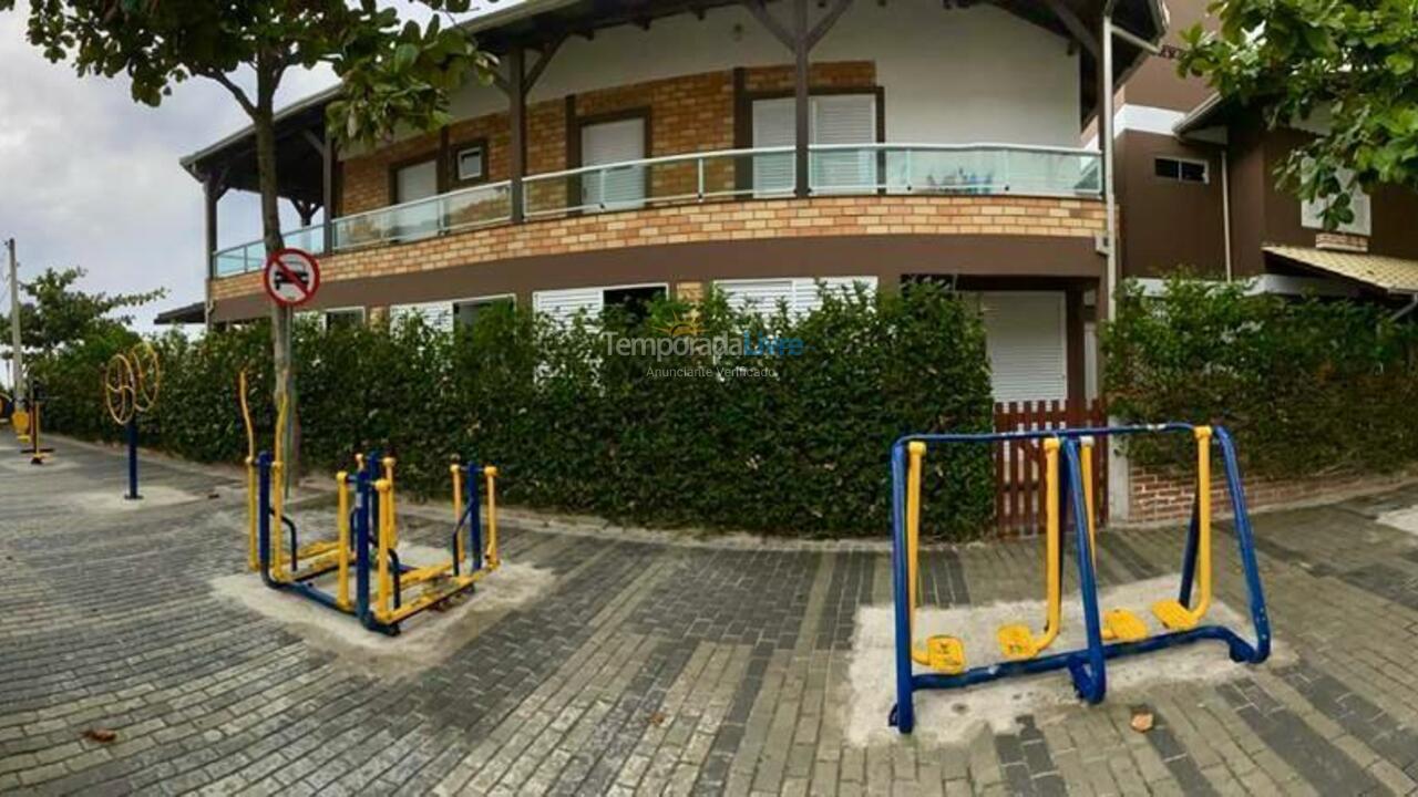 Casa para aluguel de temporada em Bombinhas (Praia de Bombas)