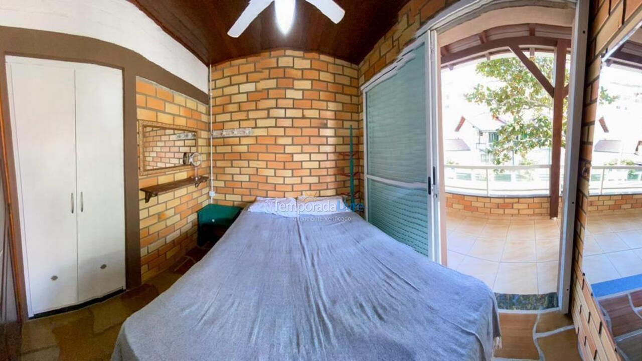 Casa para aluguel de temporada em Bombinhas (Praia de Bombas)