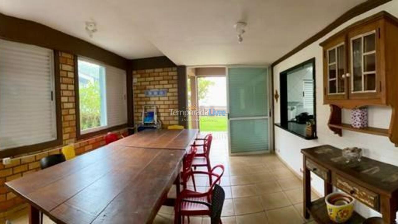 Casa para aluguel de temporada em Bombinhas (Praia de Bombas)