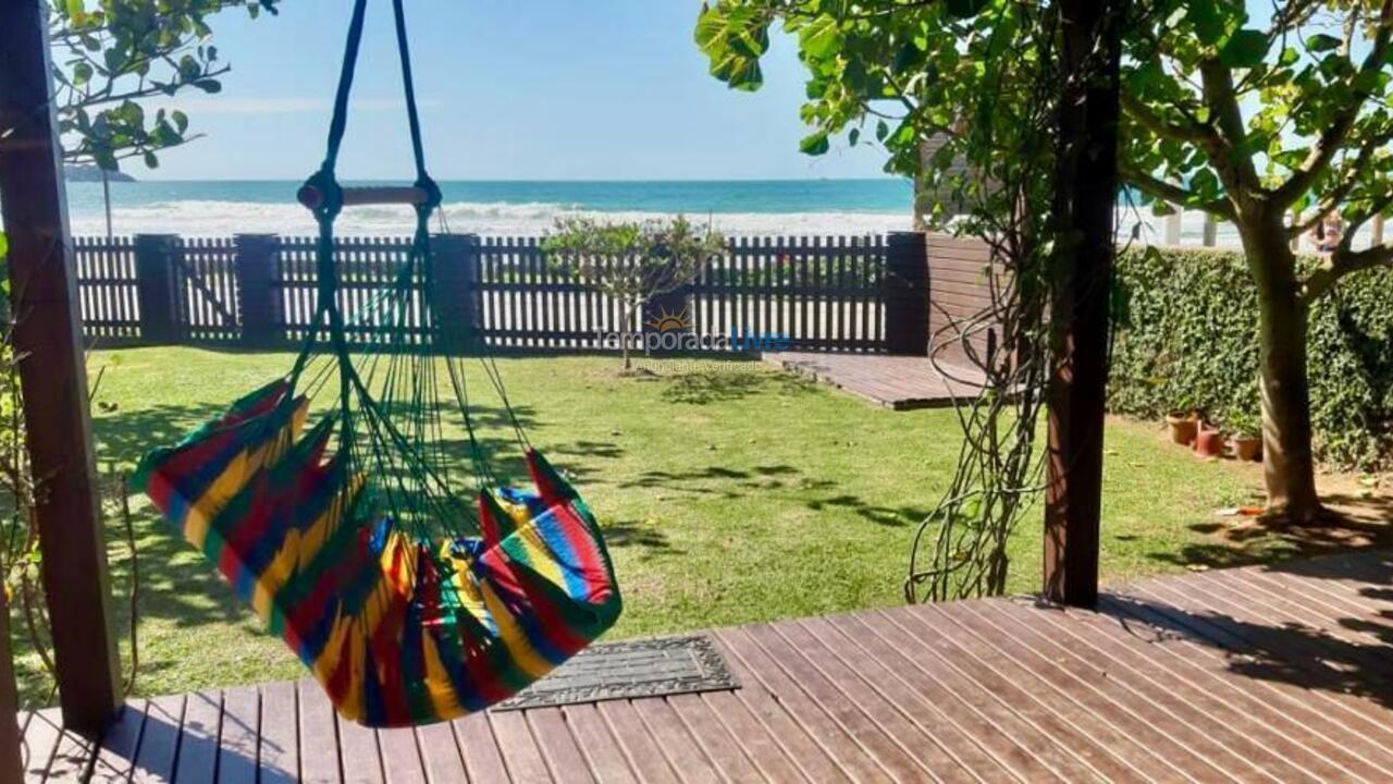 Casa para aluguel de temporada em Bombinhas (Praia de Bombas)