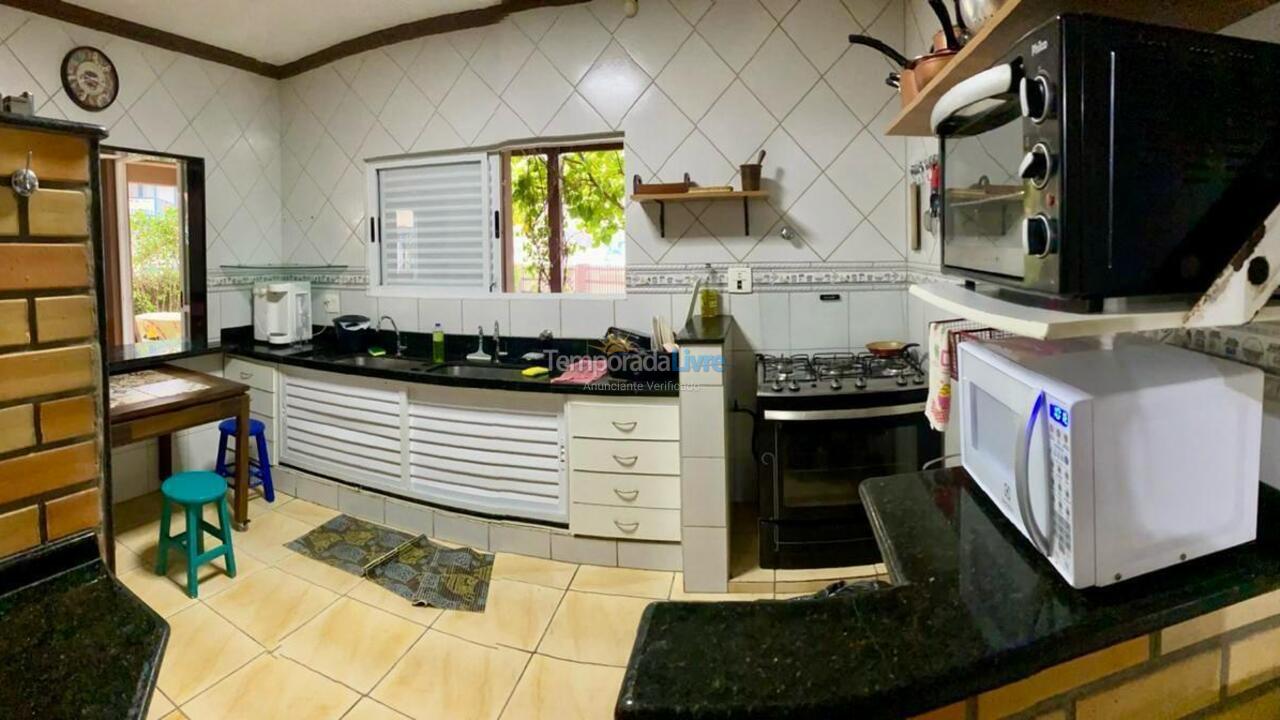 Casa para aluguel de temporada em Bombinhas (Praia de Bombas)